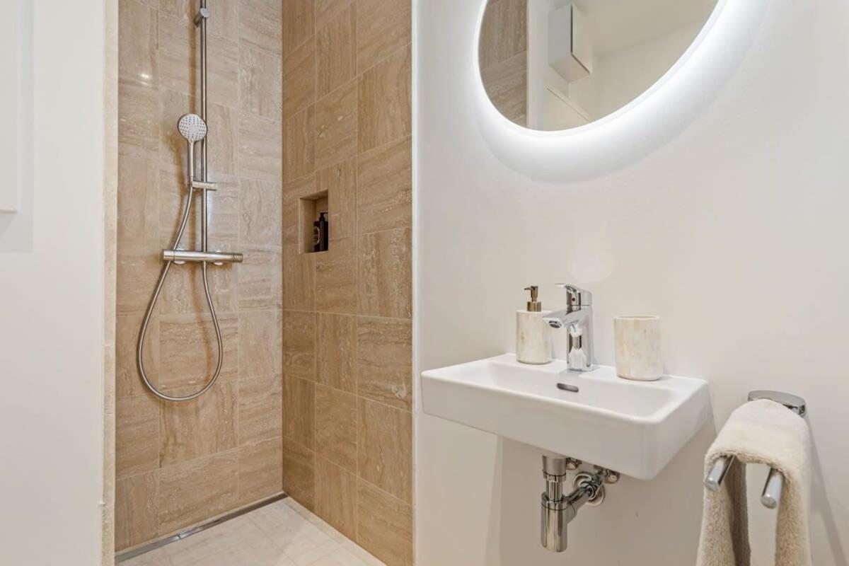 Modern Studio With King Bed, Walk To Attractions لوكسمبورغ المظهر الخارجي الصورة